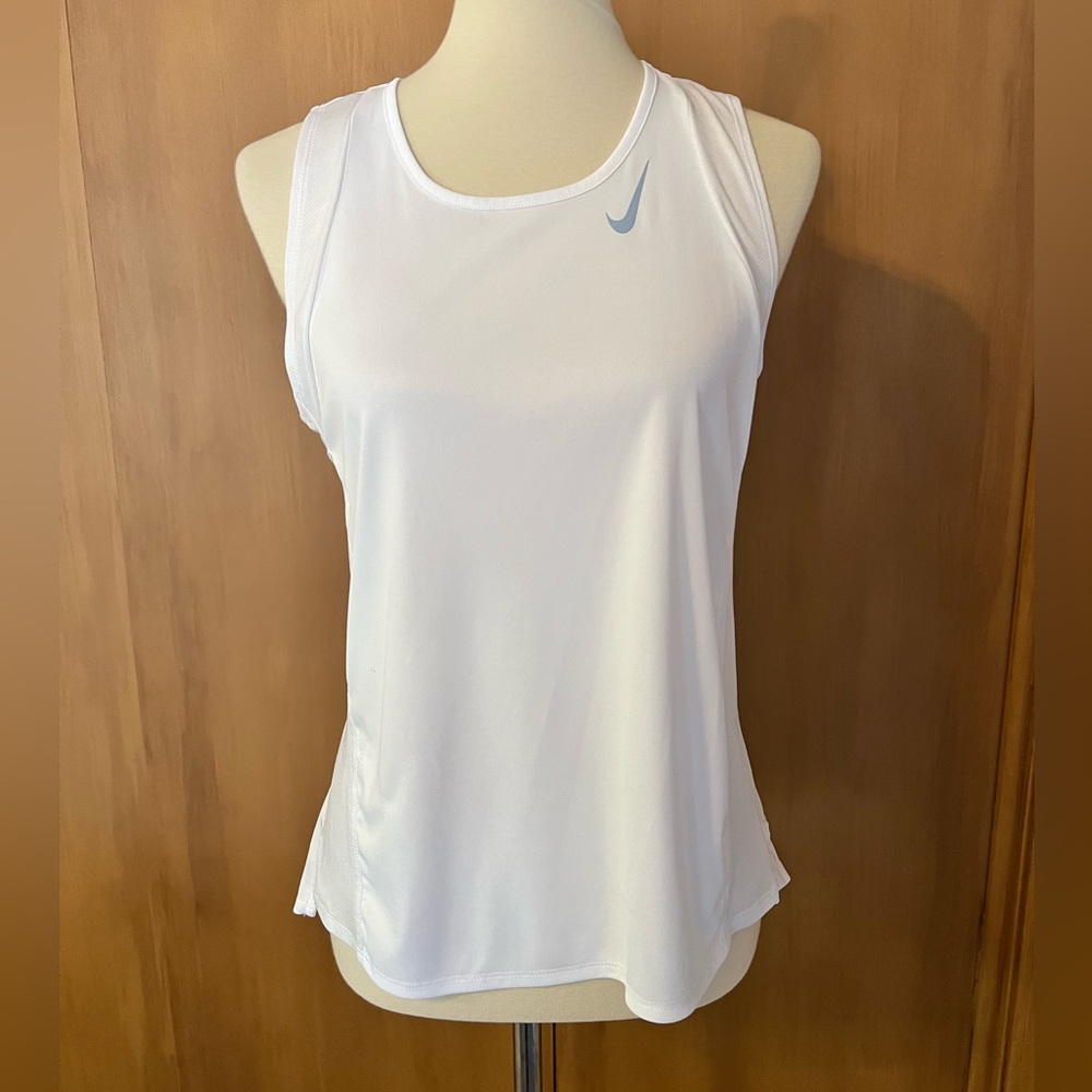 Nike Women's White Tank Top, medium, FLAWED